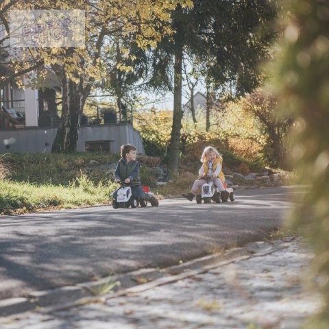 FALK Traktorek Baby Valtra Biały z Przyczepką + akc. od 1 roku