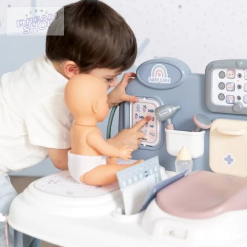 Smoby Baby Care Centrum Medyczne Opieki dla Lalek z Elektronicznym Tabletem + 24 akc.